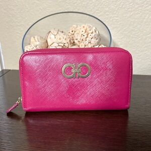 Salvatore Ferragamo Gancini Zip Around Wallet - Pink Saffiano
Leather